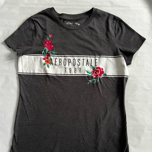 Aeropostale Grey Embroidered Floral Tee – Size XL - Picture 1 of 3